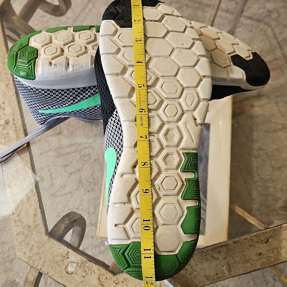 Men's Nike Black and Mint Green Running Shoes Size 10.5 - Picture 10 of 11